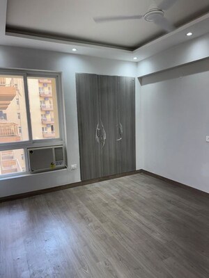 Room in 3 BHK Apartment at Silverglades The Melia, Sohna Sector 35 – for Rent