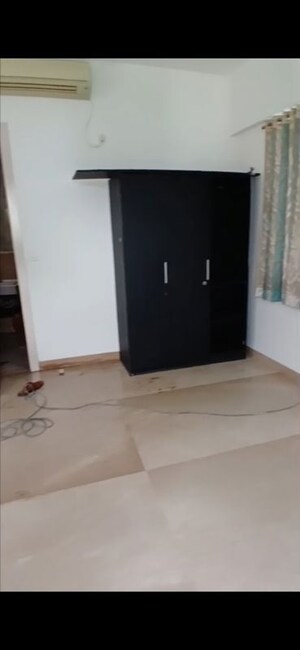 Room in 3 BHK Apartment at The Wadhwa Anmol Pride, Goregaon West – for Rent