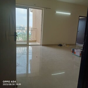 Room in 2 BHK Apartment at Mahagun Mywoods, Sector 16c Greater Noida – for Rent