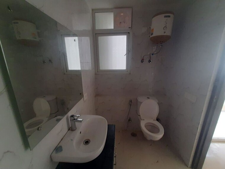 Bathroom, sector 21 3 Bedroom 1600 Sq.Ft. Builder Floor In Sector 21 Gurgaon 10528019