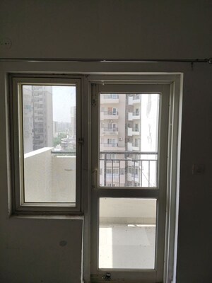 Room in 2 BHK Apartment at Ramprastha Awho, Sector 95 – for Rent