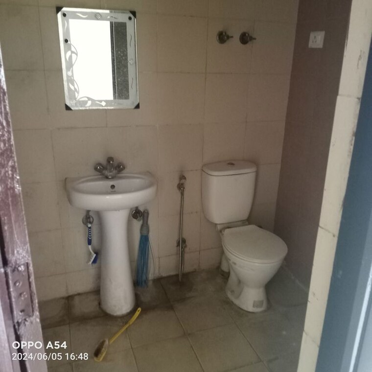 Bathroom, mahagun-mywoods 2 Bedroom 960 Sq.Ft. Apartment In Sector 16c Greater Noida Greater Noida 10528038