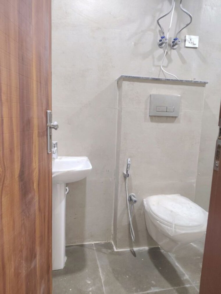 Bathroom, chattarpur 1 Bedroom 450 Sq.Ft. Builder Floor In Chattarpur Delhi 10528049