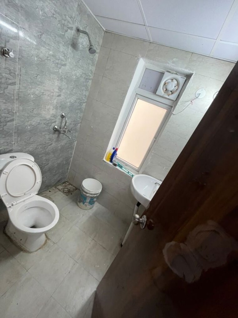Bathroom, amrapali-ivory-heights 2 Bedroom 710 Sq.Ft. Apartment In Amrapali Dream Valley Greater Noida 10528063