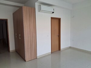 Room in 4 BHK Apartment at SS Linden, Sector 84 – for Rent