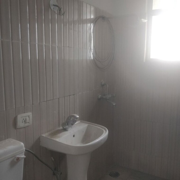 Bathroom, arttech-maulshree-heights 2.5 Bedroom 1400 Sq.Ft. Apartment In Sector 84 Faridabad 10528078