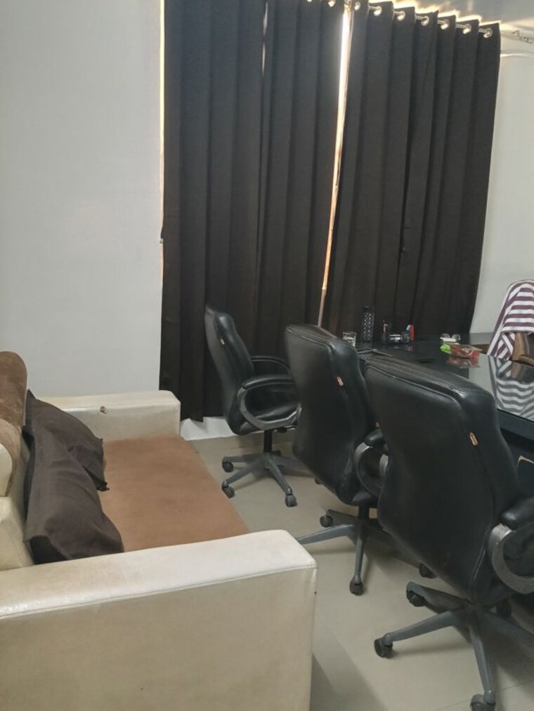 Team Area, vip road Commercial Office Space 900 Sq.Ft. In Vip Road Zirakpur 10528084