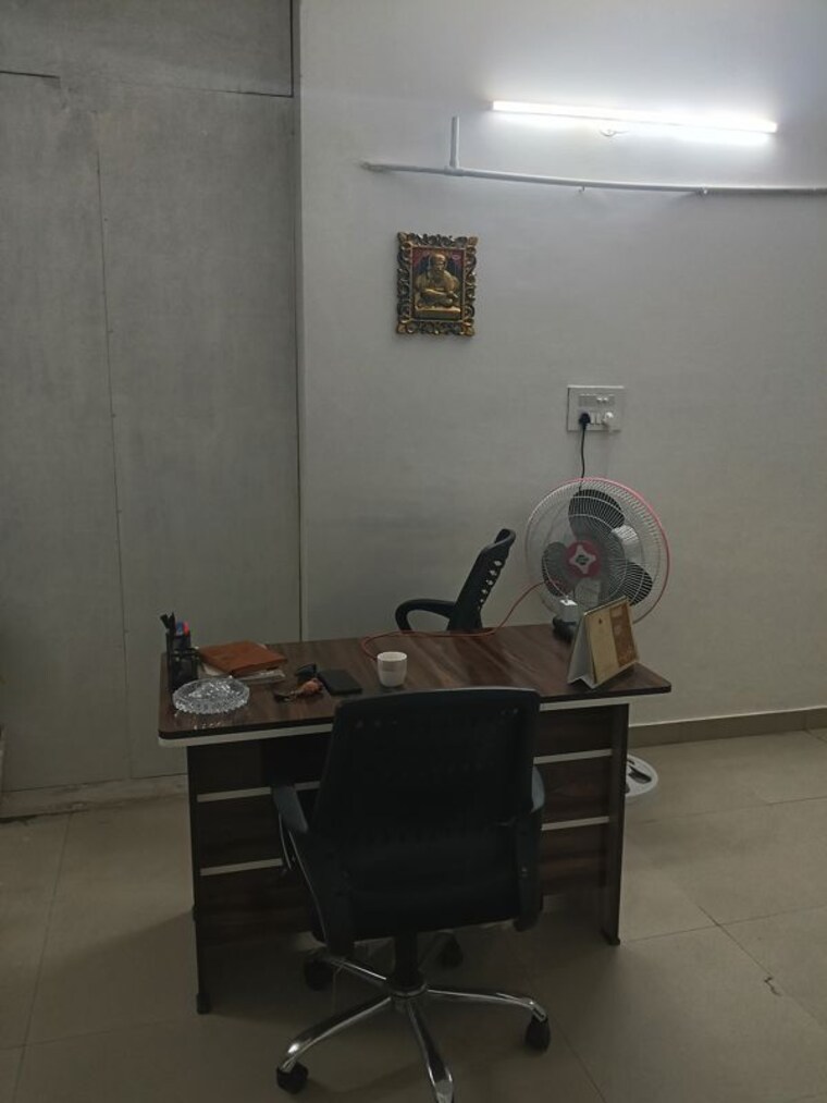 Team Area, vip road Commercial Office Space 900 Sq.Ft. In Vip Road Zirakpur 10528084