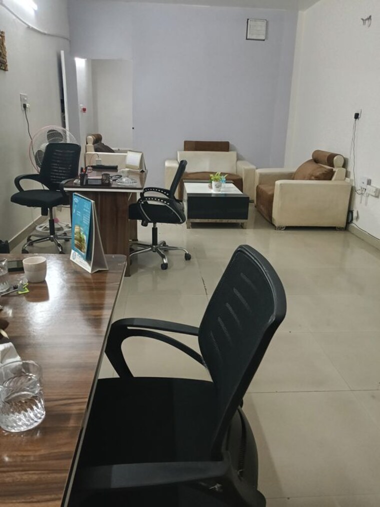 Team Area, vip road Commercial Office Space 900 Sq.Ft. In Vip Road Zirakpur 10528084