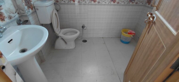 Bathroom, gomti nagar 2 Bedroom 1200 Sq.Ft. Builder Floor In Gomti Nagar Lucknow 10528101