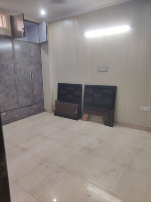 Room in 3 BHK Builder Floor at Sector 33 – for Rent