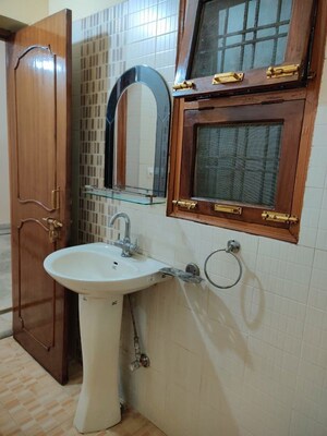 Bathroom in 2 BHK Builder Floor at Gomti Nagar – for Rent