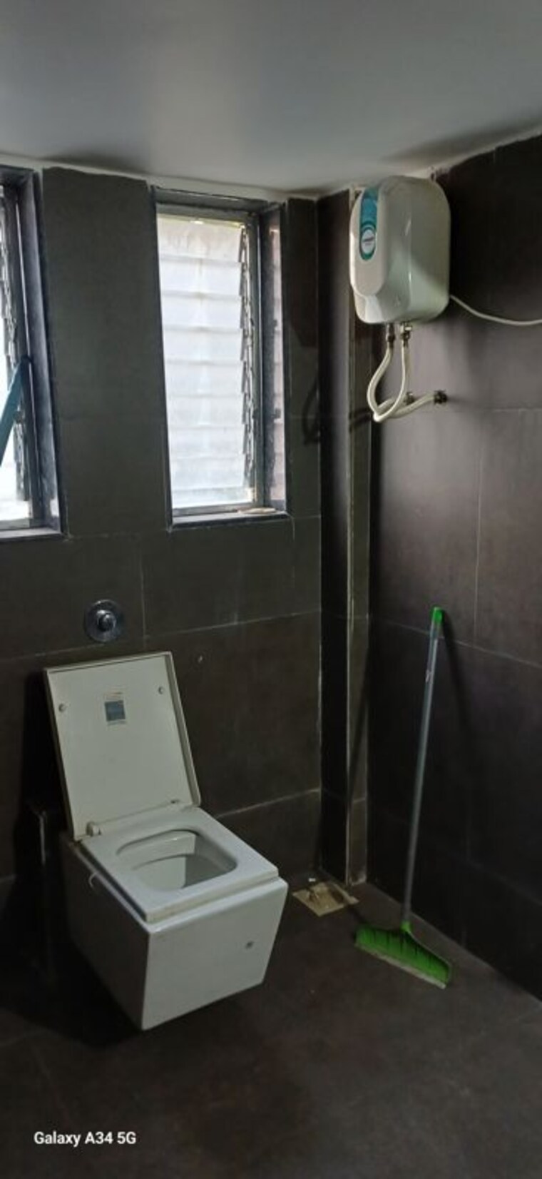 Bathroom, bhosale nagar 3 Bedroom 1300 Sq.Ft. Apartment In Bhosale Nagar Pune 10524883