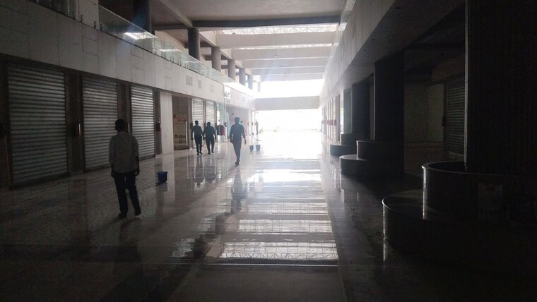  Parking, vision-square Commercial Shop 220 Sq.Ft. In Wakad Pune 10528149