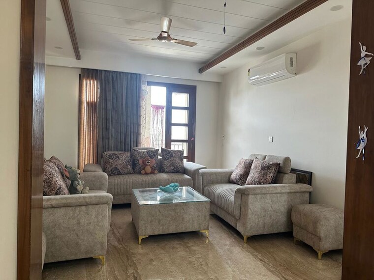 Living Room, sector 45 4 Bedroom 3200 Sq.Ft. Builder Floor In Sector 45 Gurgaon 10528145