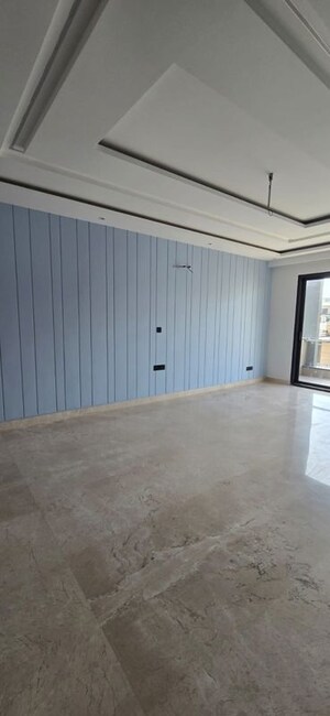 Room in 4 BHK Builder Floor at Auram Floor, South City 2 – for Sale