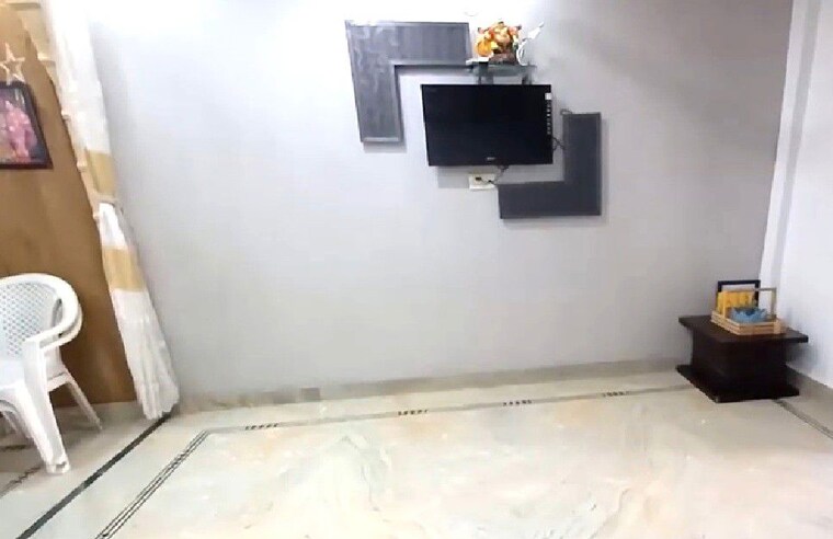 Living Room, ramesh nagar 2 Bedroom 100 Sq.Yd. Builder Floor In Ramesh Nagar Delhi 10528130