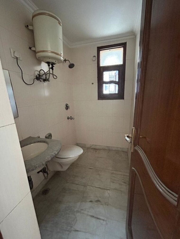 Bathroom, sector 12 dwarka 3 Bedroom 2000 Sq.Ft. Apartment In Sector 12 Dwarka Delhi 10528214
