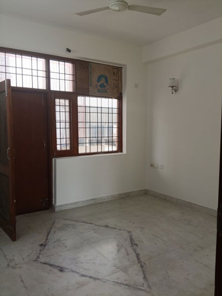 Room, sector 43 2 Bedroom 1200 Sq.Ft. Builder Floor In Sector 43 Gurgaon 10528241