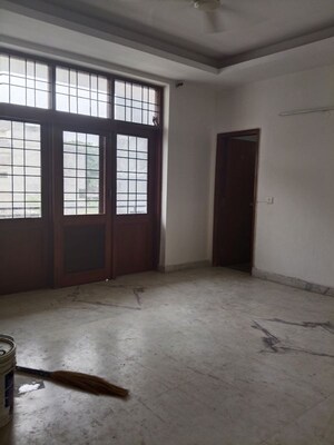 Room in 2 BHK Builder Floor at Sector 43 – for Rent