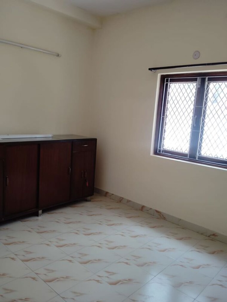 Room, defence colony 3 Bedroom 1500 Sq.Ft. Builder Floor In Defence Colony Delhi 10528262