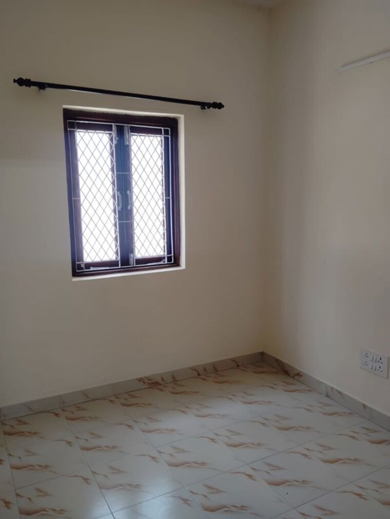 Room, defence colony 3 Bedroom 1500 Sq.Ft. Builder Floor In Defence Colony Delhi 10528262