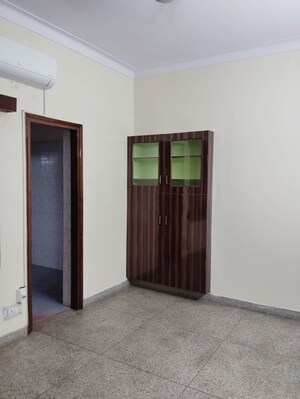 Room in 3 BHK Builder Floor at Defence Colony – for Rent