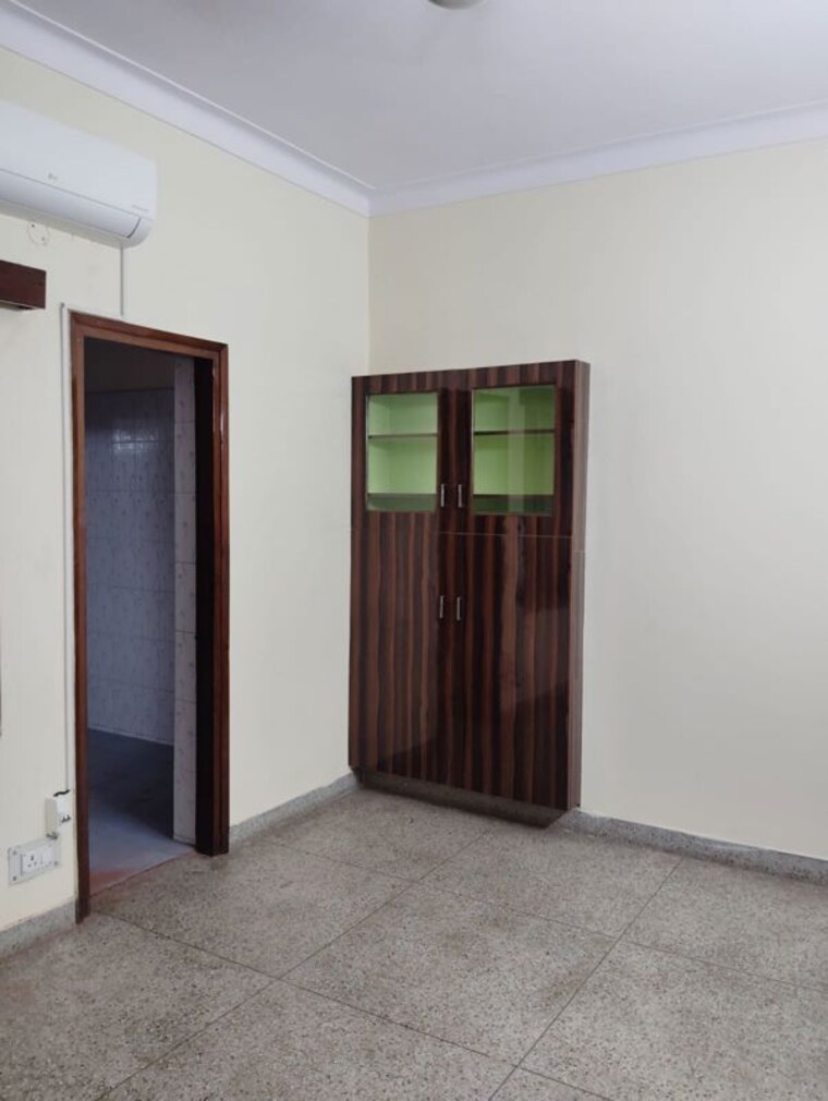Room, defence colony 3 Bedroom 1500 Sq.Ft. Builder Floor In Defence Colony Delhi 10528262