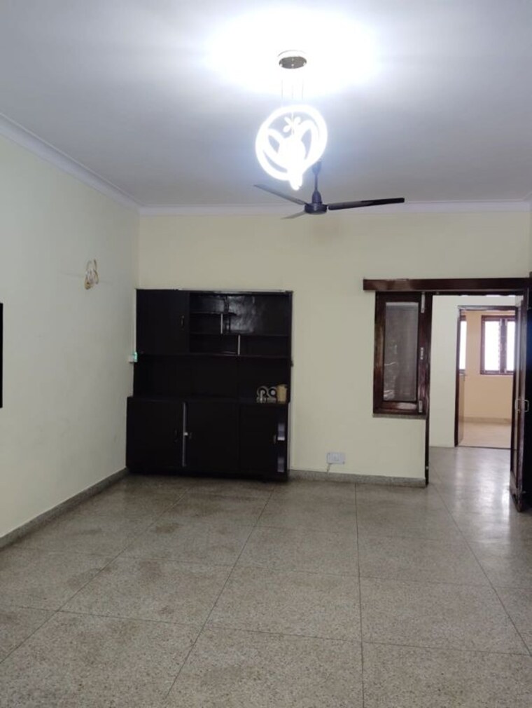 Room, defence colony 3 Bedroom 1500 Sq.Ft. Builder Floor In Defence Colony Delhi 10528262