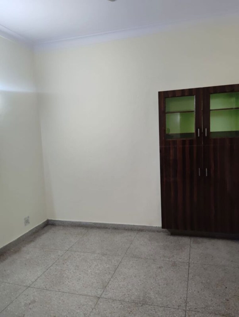 Room, defence colony 3 Bedroom 1500 Sq.Ft. Builder Floor In Defence Colony Delhi 10528262