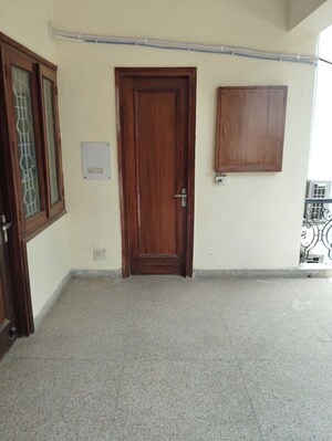 Room in 3 BHK Builder Floor at Defence Colony – for Rent