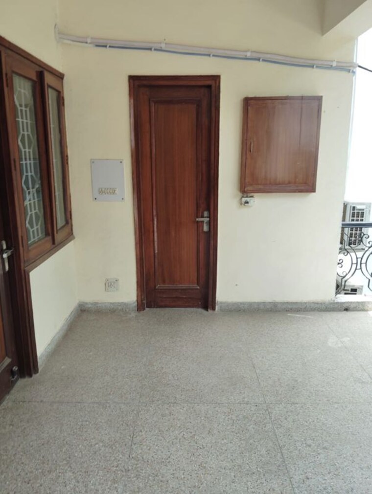 Room, defence colony 3 Bedroom 1500 Sq.Ft. Builder Floor In Defence Colony Delhi 10528262