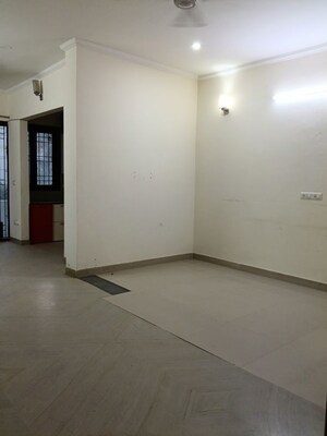 Room in 2 BHK Builder Floor at Sector 43 – for Rent