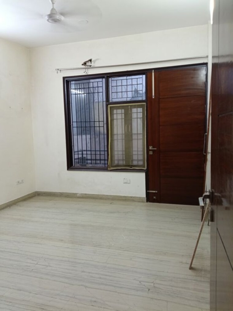Room, sector 43 2 Bedroom 1400 Sq.Ft. Builder Floor In Sector 43 Gurgaon 10528297