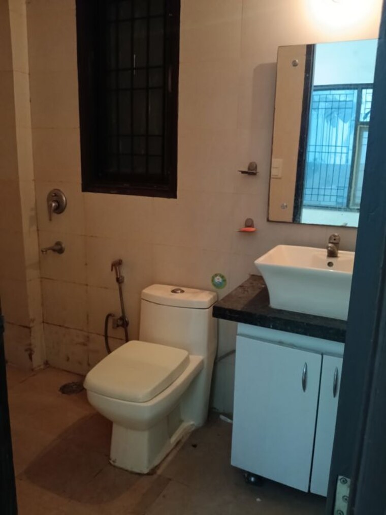 Bathroom, sector 43 2 Bedroom 1400 Sq.Ft. Builder Floor In Sector 43 Gurgaon 10528297