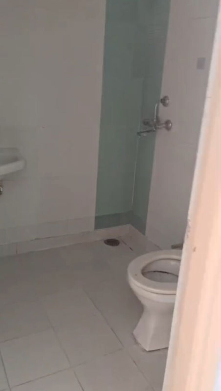 Bathroom, charms-castle 3 Bedroom 1330 Sq.Ft. Apartment In Raj Nagar Extension Ghaziabad 10528287