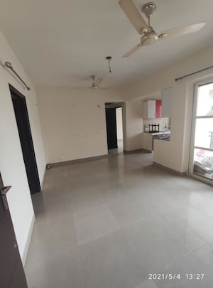 Room in 2.5 BHK Apartment at Sethi Max Royale, Sector 76 – for Rent