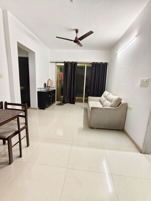 2 BHK Apartment For Rent in Nahar Laurel and Lilac, Chandivali