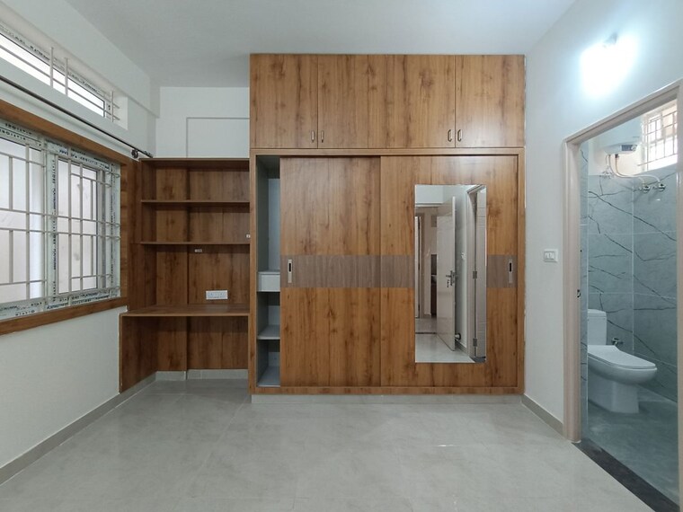 Room, hal layout 3 Bedroom 2100 Sq.Ft. Builder Floor In Hal Layout Bangalore 10528210