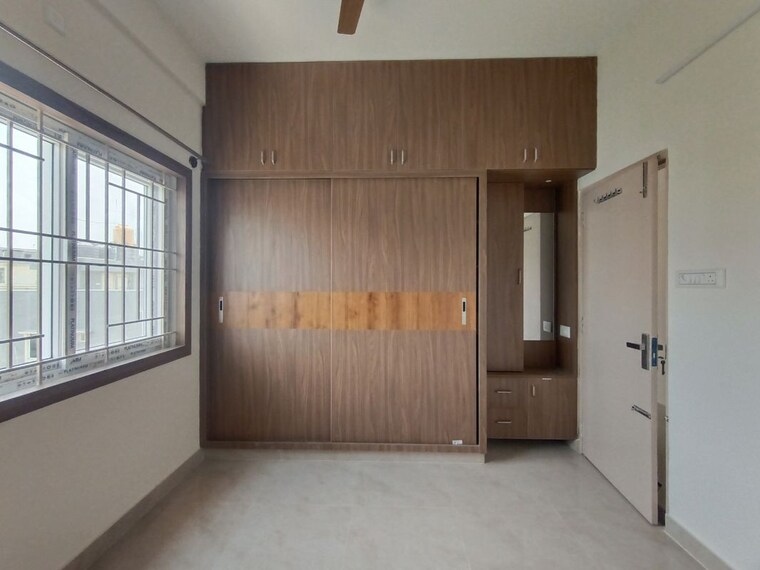 Room, hal layout 3 Bedroom 2100 Sq.Ft. Builder Floor In Hal Layout Bangalore 10528210
