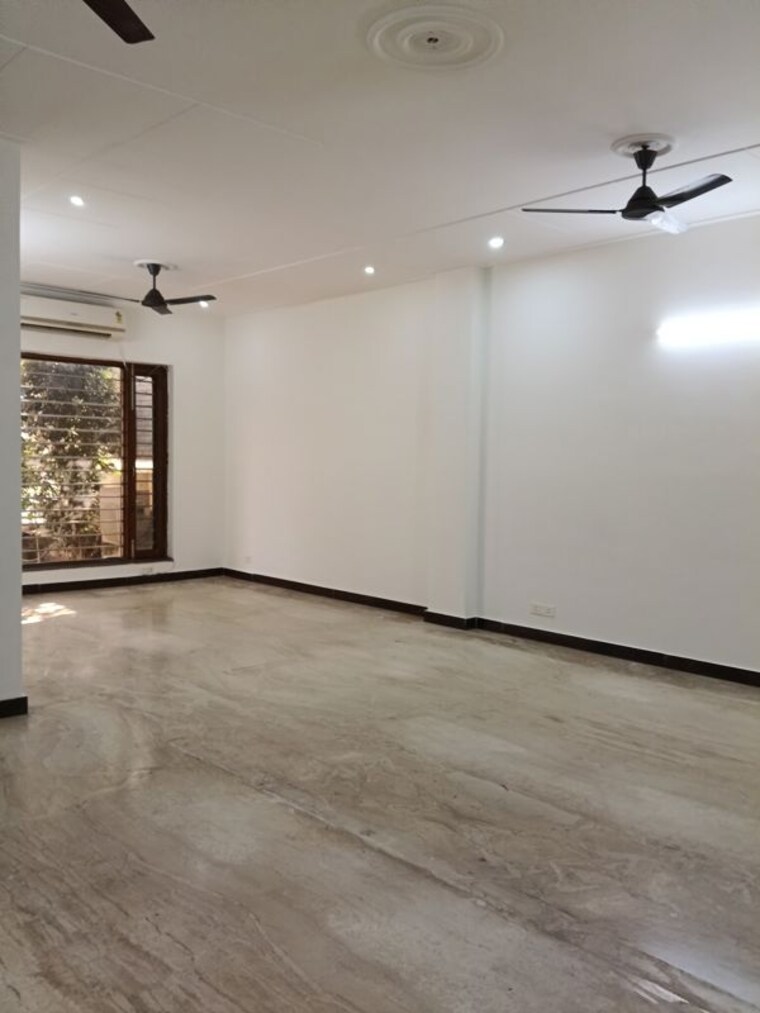 Room, sector 43 3 Bedroom 2500 Sq.Ft. Builder Floor In Sector 43 Gurgaon 10528323