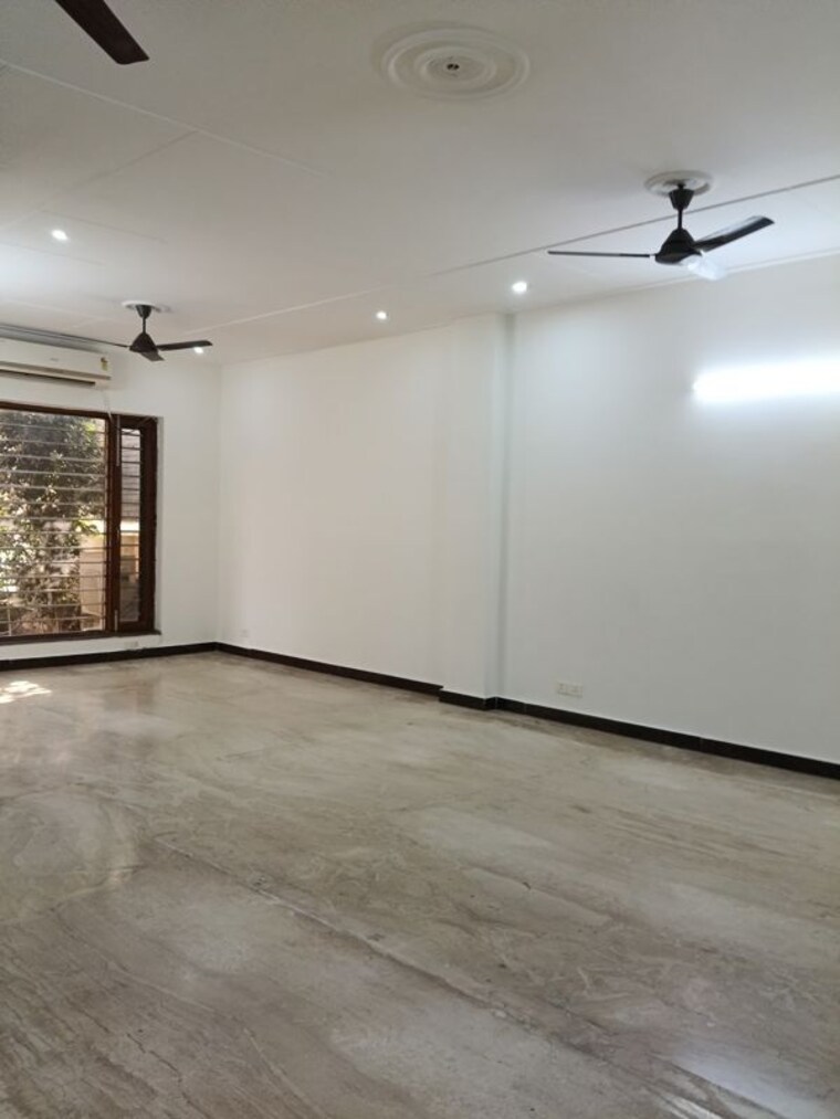 Room, sector 43 3 Bedroom 2500 Sq.Ft. Builder Floor In Sector 43 Gurgaon 10528323
