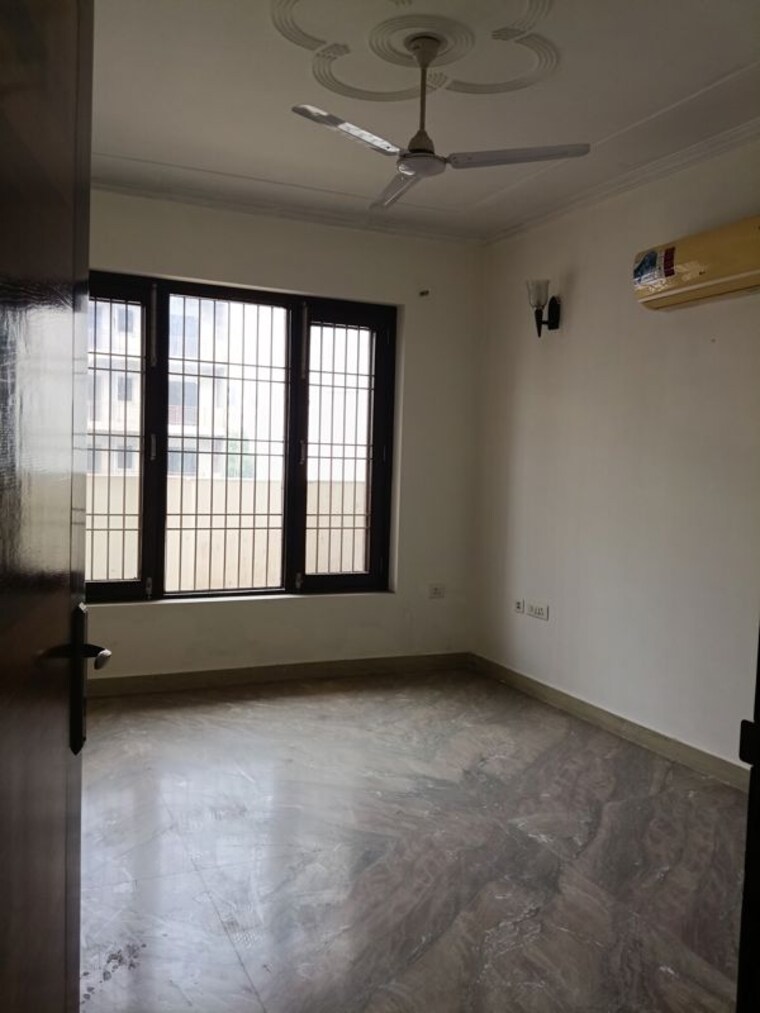 Room, sector 43 3 Bedroom 2500 Sq.Ft. Builder Floor In Sector 43 Gurgaon 10528323