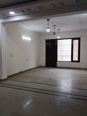 Room in 3 BHK Builder Floor at Sector 43 – for Rent