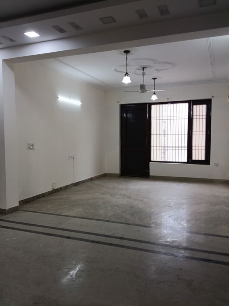 Room, sector 43 3 Bedroom 2500 Sq.Ft. Builder Floor In Sector 43 Gurgaon 10528323