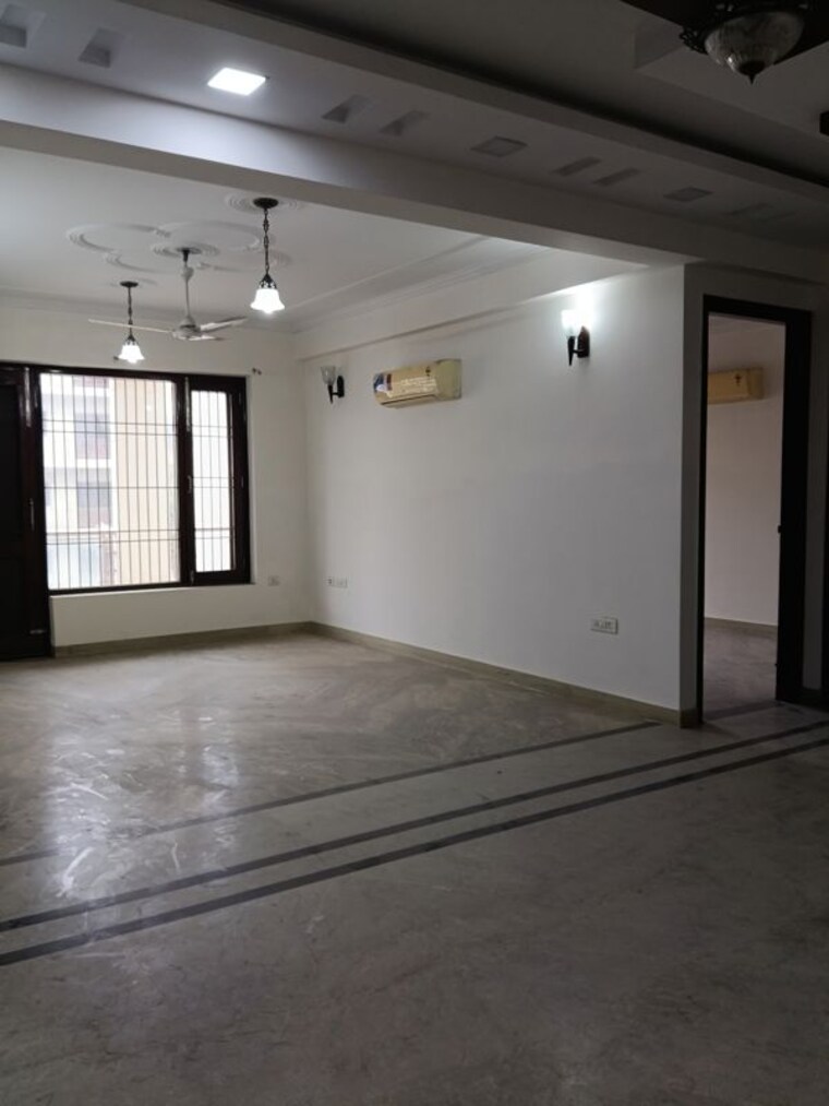 Room, sector 43 3 Bedroom 2500 Sq.Ft. Builder Floor In Sector 43 Gurgaon 10528323