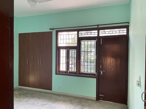 Room in 3 BHK Apartment at Sector 10 Dwarka – for Rent
