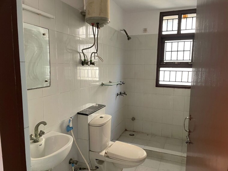 Bathroom, sector 10 dwarka 3 Bedroom 2000 Sq.Ft. Apartment In Sector 10 Dwarka Delhi 10528381