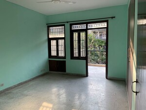 Room in 3 BHK Apartment at Sector 10 Dwarka – for Rent