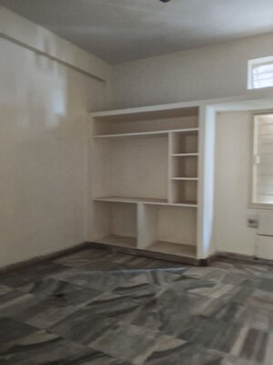 Room in 3 BHK Apartment at Madhapur – for Rent